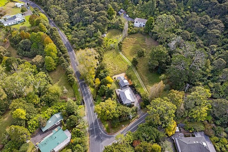 Photo of property in 673 West Coast Road, Oratia, Auckland, 0604