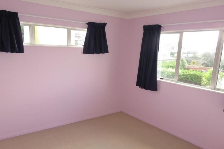 Photo of property in 10 Chippenham Grove, Churton Park, Wellington, 6037