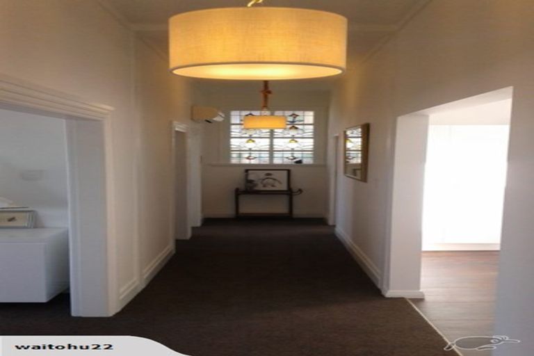 Photo of property in 266 Queens Drive, Lyall Bay, Wellington, 6022