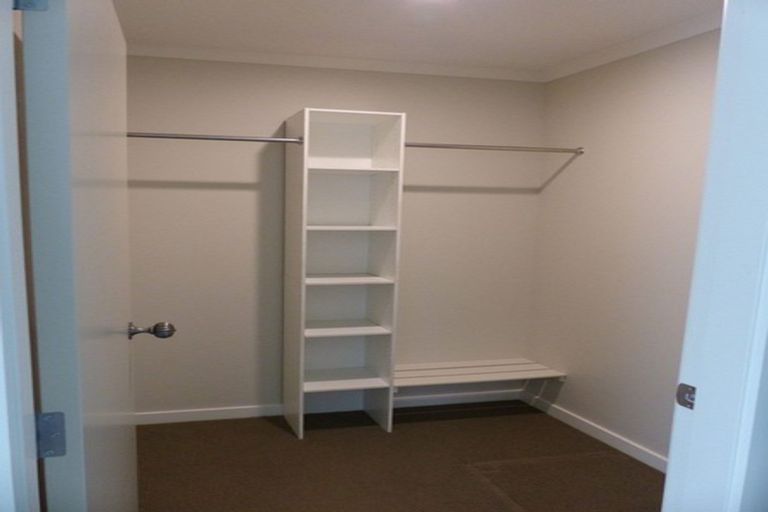 Photo of property in 19 Kakariki Grove, Waikanae, 5036