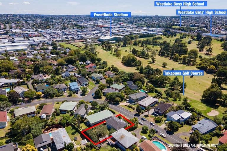 Photo of property in 15 Marywil Crescent, Hillcrest, Auckland, 0627