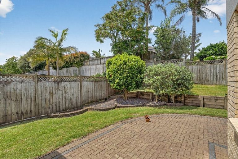 Photo of property in 32 Delmont Close, East Tamaki Heights, Auckland, 2016