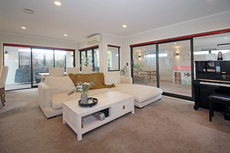 Photo of property in 2/30 Corunna Road, Milford, Auckland, 0620