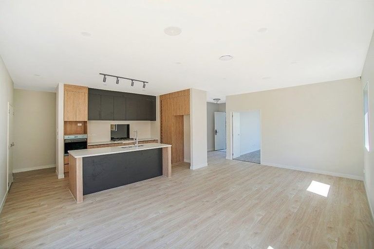 Photo of property in 75a Twin Parks Rise, Papakura, 2582