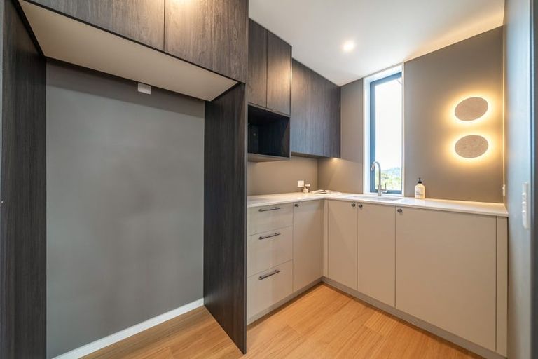 Photo of property in 43 Paekakariki Hill Road, Pauatahanui, Porirua, 5381