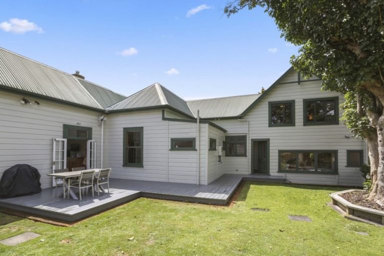Photo of property in 162a Mangorei Road, Merrilands, New Plymouth, 4312