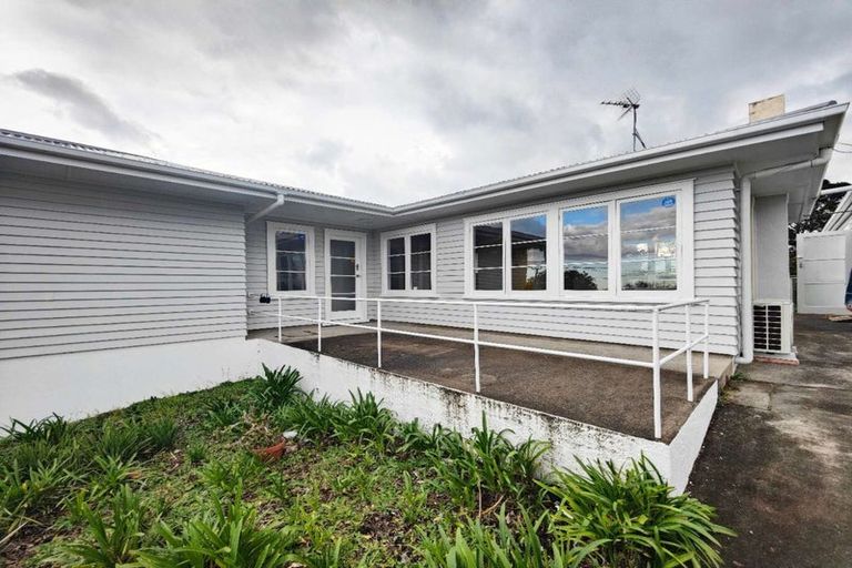 Photo of property in 48 Woodlands Crescent, Browns Bay, Auckland, 0630