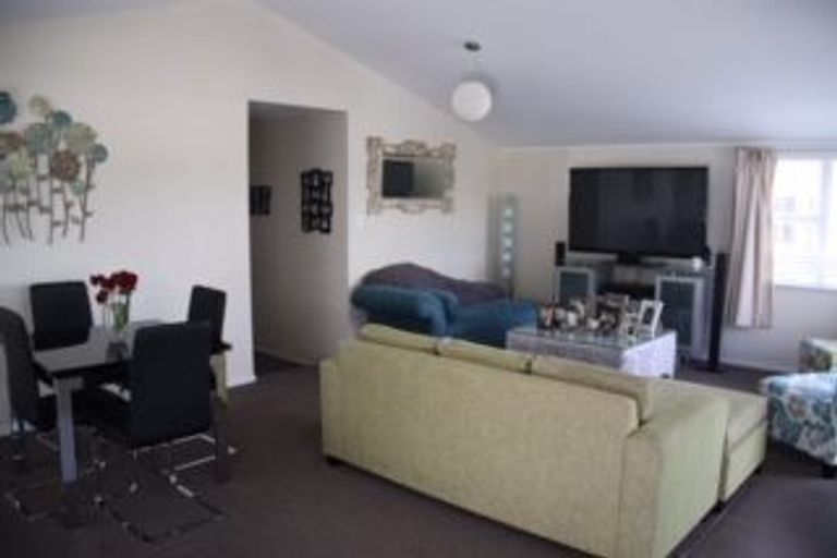 Photo of property in 2/46 Gulf View Road, Murrays Bay, Auckland, 0630