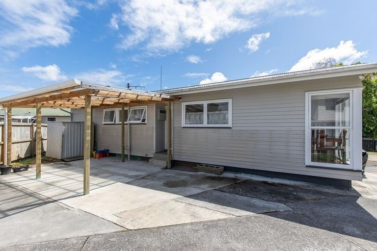 Photo of property in 123 Riverpark Crescent, Henderson, Auckland, 0610