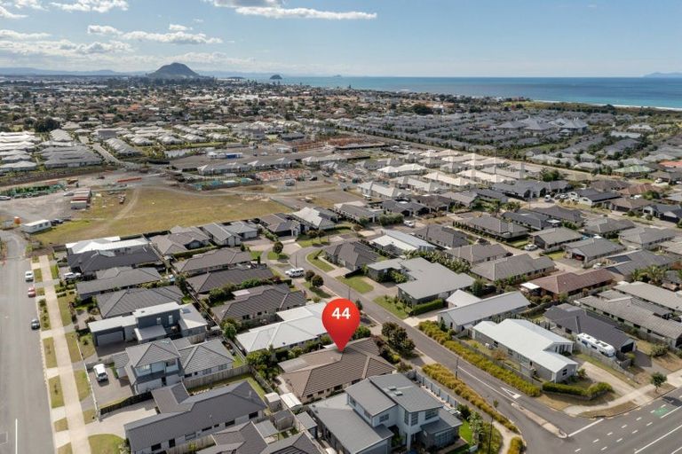 Photo of property in 44 Hiria Crescent, Papamoa Beach, Papamoa, 3118