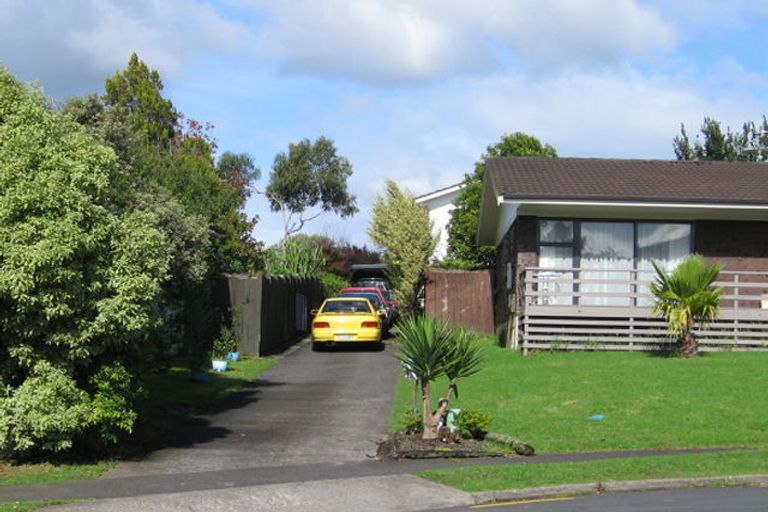Photo of property in 10 Yarra Place, Botany Downs, Auckland, 2010