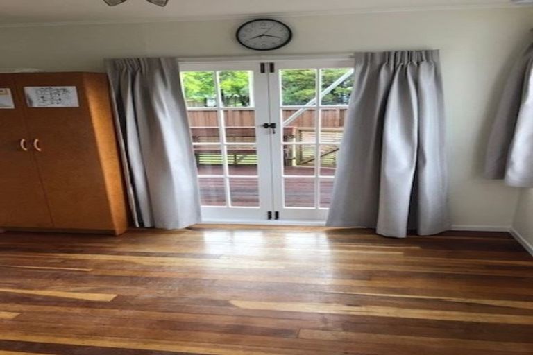 Photo of property in 93 Edgewater Drive, Pakuranga, Auckland, 2010