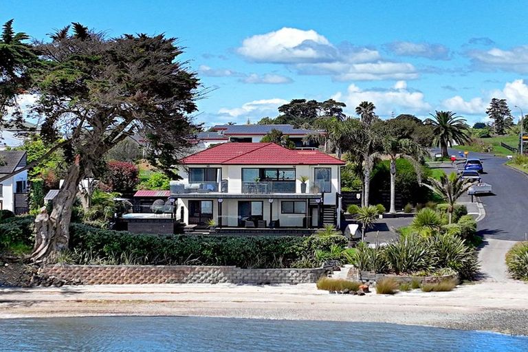 Photo of property in 12 Channel View Road, Clarks Beach, Pukekohe, 2679