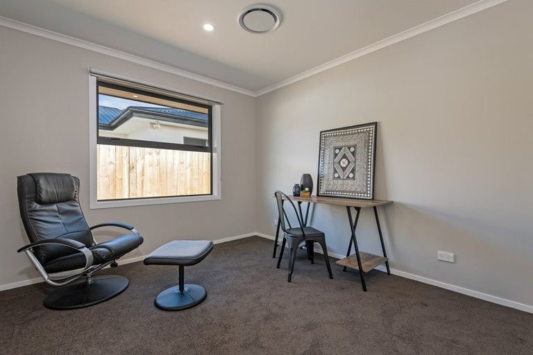 Photo of property in 20 Atlantic Drive, Fitzherbert, Palmerston North, 4410