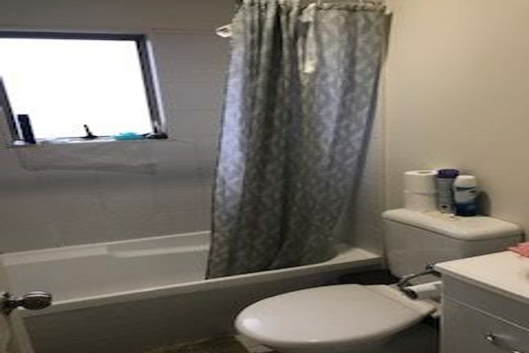 Photo of property in 7 Lockington Avenue, Henderson, Auckland, 0612