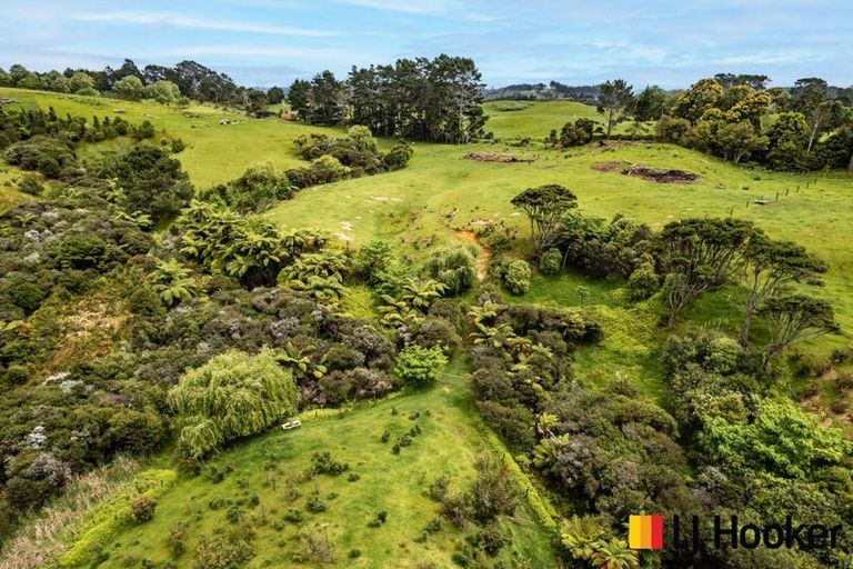 Photo of property in 35 Awhitu Central Road, Awhitu, 2684