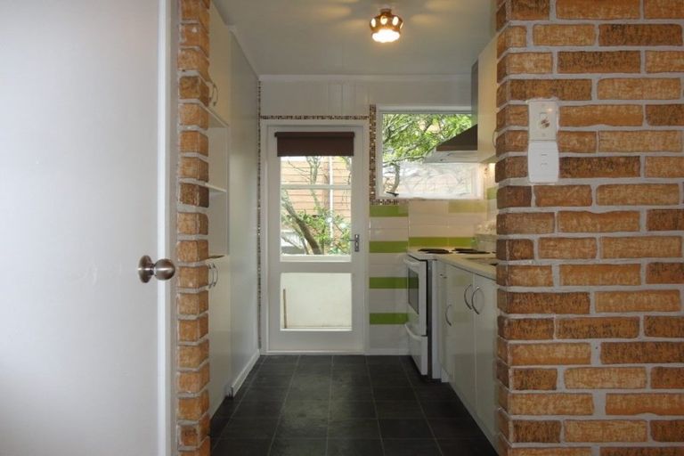 Photo of property in 9/26 Islington Avenue, New Lynn, Auckland, 0600