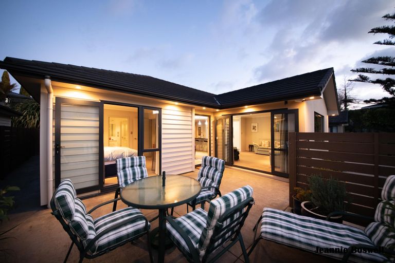 Photo of property in 5 Virtue Place, Hokowhitu, Palmerston North, 4410