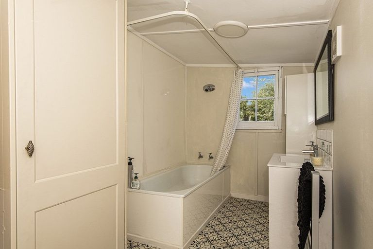 Photo of property in 45 View Road, Hikurangi, 0114