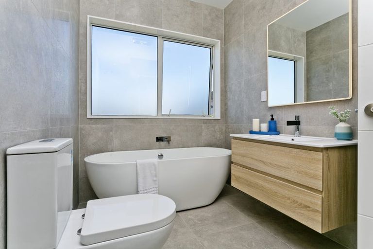 Photo of property in 66 Taikura Avenue, Red Beach, 0932