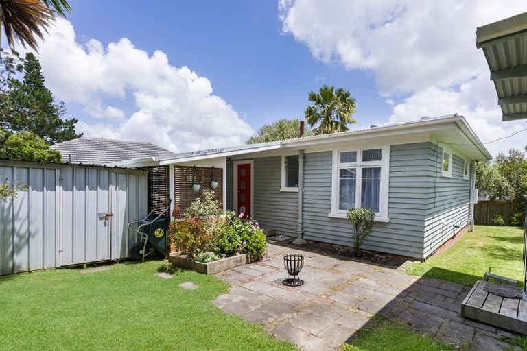Photo of property in 2/41 Brandon Road, Glen Eden, Auckland, 0602