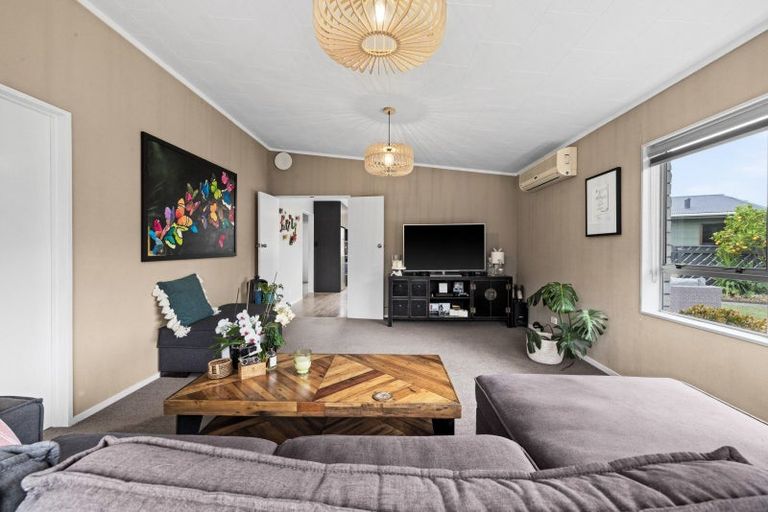 Photo of property in 19 Atherfold Crescent, Greenmeadows, Napier, 4112