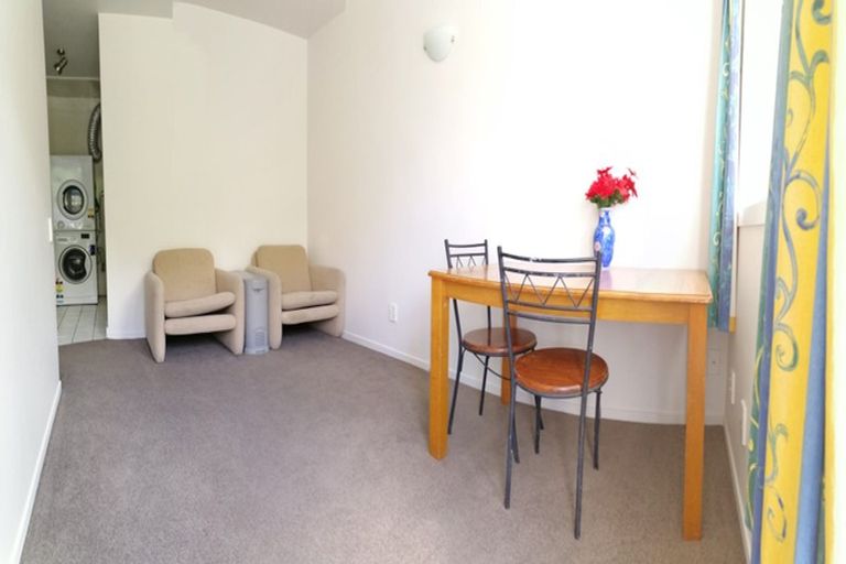 Photo of property in Parkland Flats, 2/51 Adams Terrace, Kelburn, Wellington, 6021