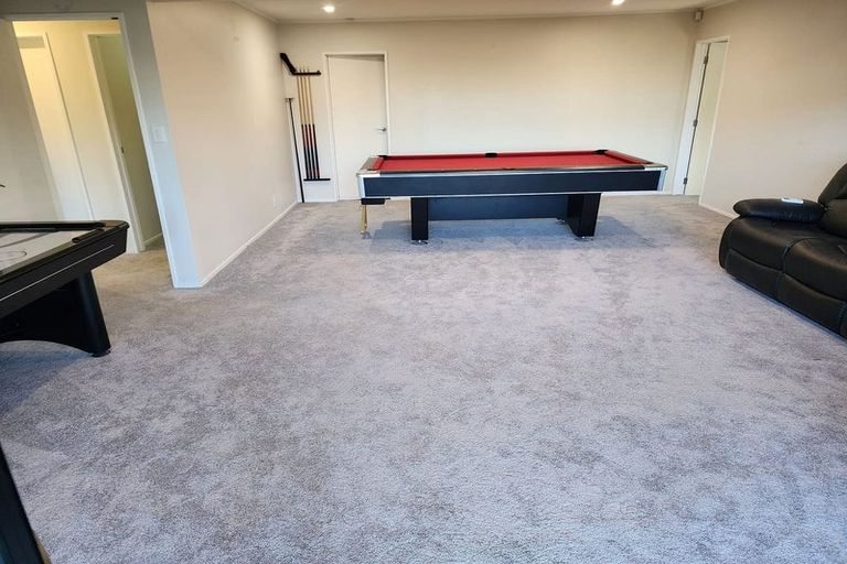 Photo of property in 102 Wiseley Road, West Harbour, Auckland, 0618