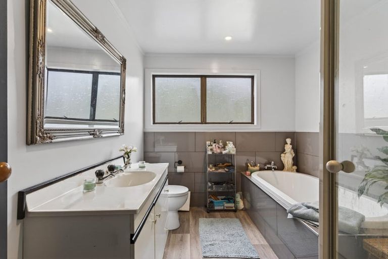 Photo of property in 63 Porter Road, Paparoa, 0571