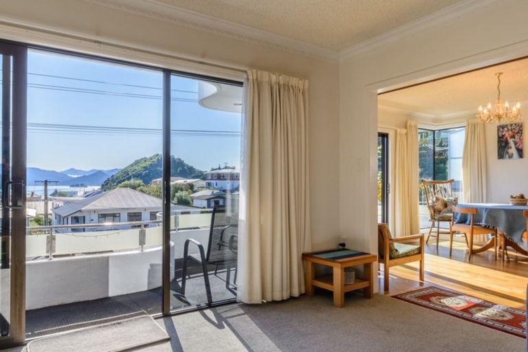 Photo of property in 20 Broadway, Picton, 7220