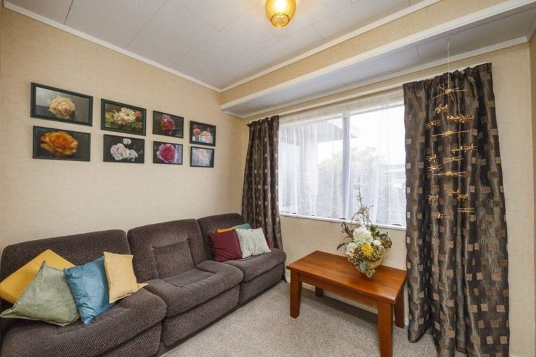 Photo of property in 14 Willowstream Grove, Cloverlea, Palmerston North, 4412