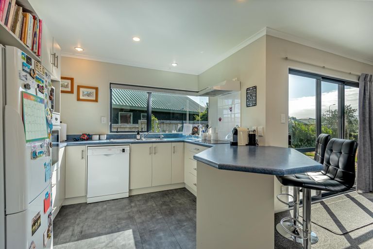 Photo of property in 3 Abby Road, Fitzherbert, Palmerston North, 4410