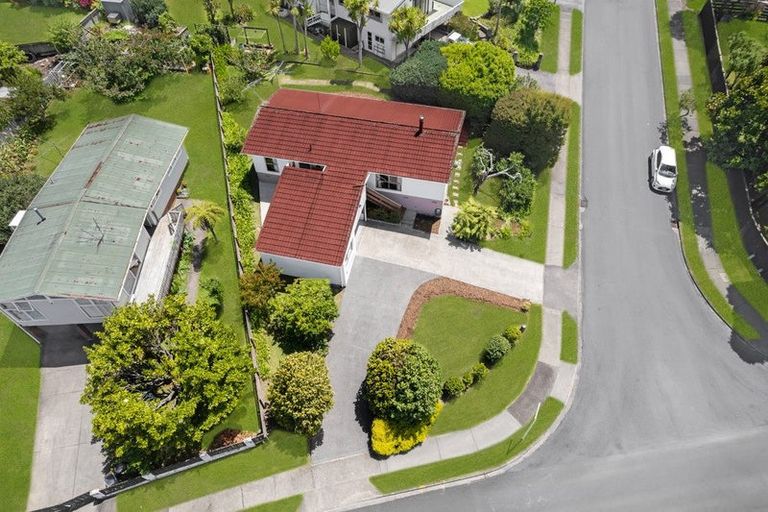 Photo of property in 2 Ensign Place, Hillcrest, Auckland, 0627