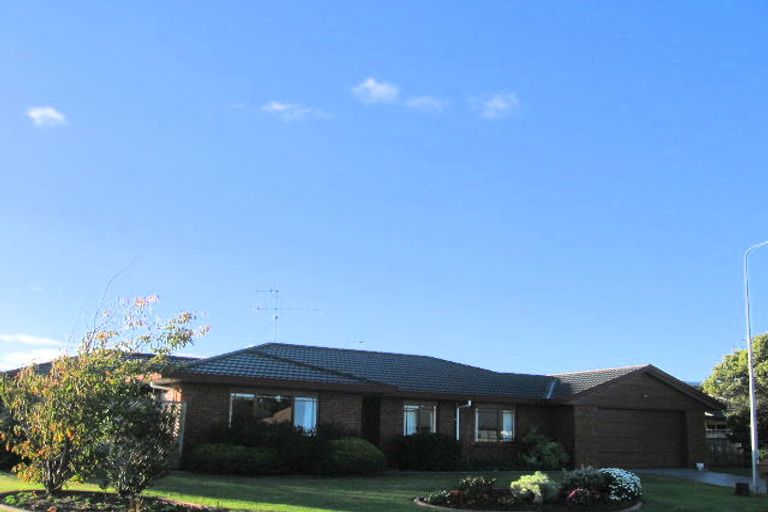 Photo of property in 4 Glen Loch Place, Paraparaumu, 5032