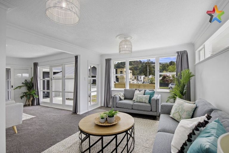 Photo of property in 347 Stokes Valley Road, Stokes Valley, Lower Hutt, 5019