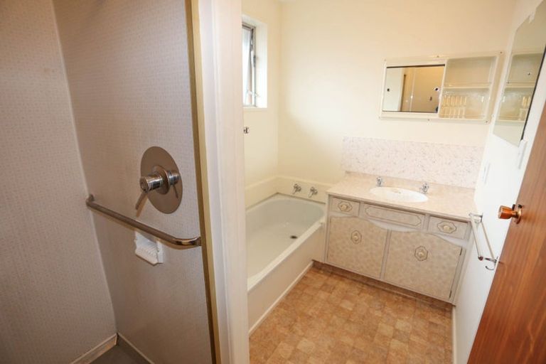 Photo of property in 6 Karnak Crescent, Russley, Christchurch, 8042