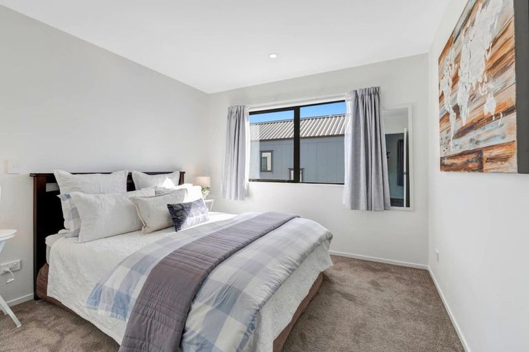 Photo of property in 4 William Bayes Place, Red Beach, 0932