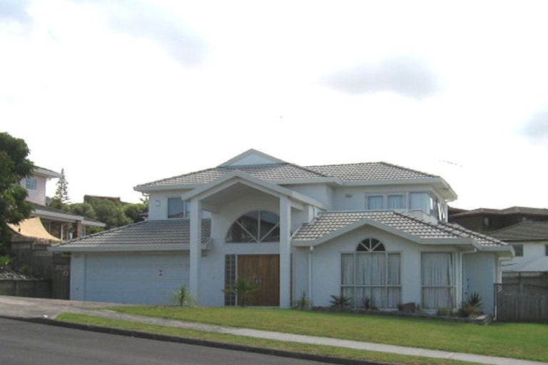 Photo of property in 61 Lagoon Way, West Harbour, Auckland, 0618