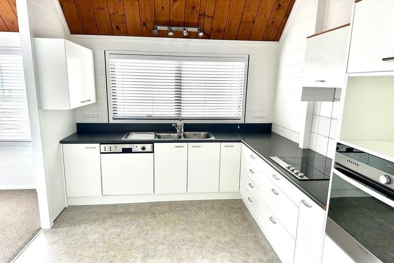 Photo of property in 1/14 Garadice Road, Rothesay Bay, Auckland, 0630