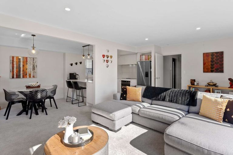 Photo of property in 2/218 Springfield Road, St Albans, Christchurch, 8014