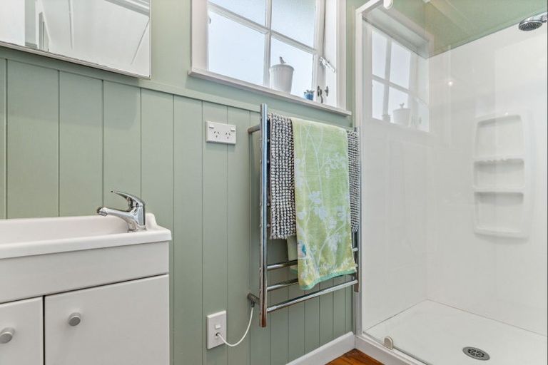 Photo of property in 2 Seddon Street, Carterton, 5713