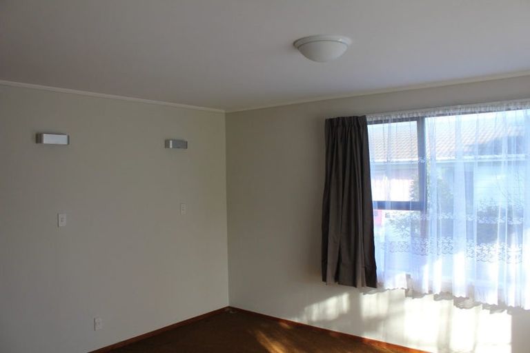 Photo of property in 37 Catkin Crescent, Papatoetoe, Auckland, 2025