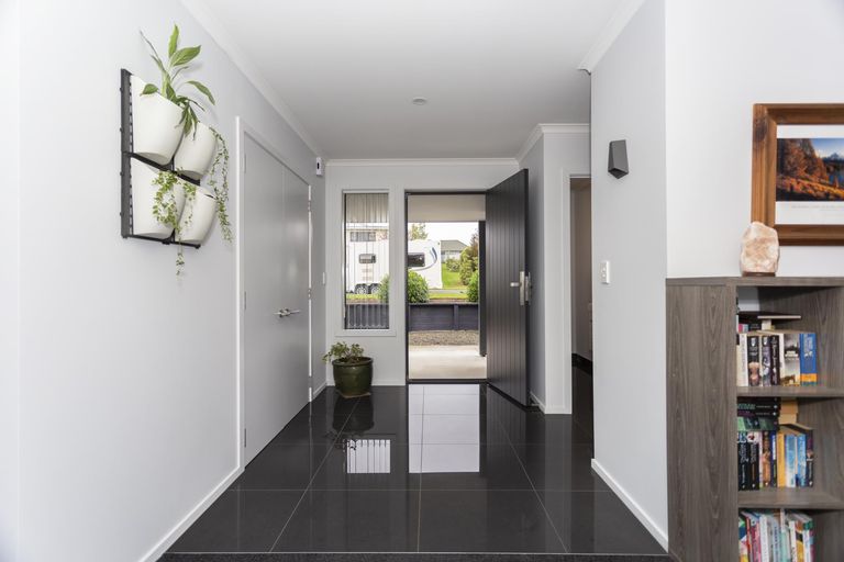 Photo of property in 13 Grove Avenue, Weston, Oamaru, 9401