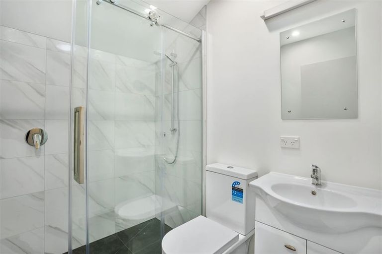 Photo of property in 8/6 John Jennings Drive, Oteha, Auckland, 0632