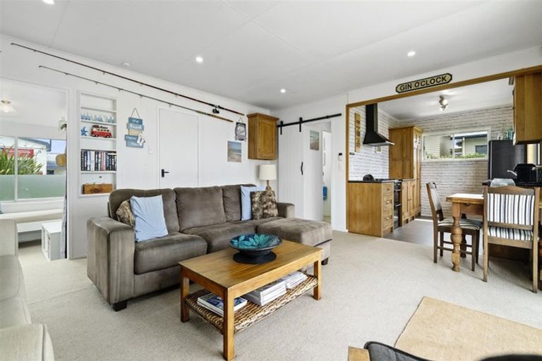 Photo of property in 17 Pukehina Parade, Pukehina, 3189