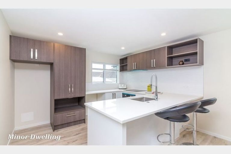 Photo of property in 10 Devon Street, Te Atatu South, Auckland, 0610