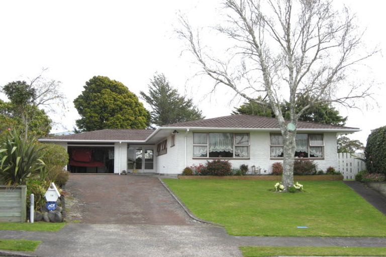 Photo of property in 16 Montana Place, Merrilands, New Plymouth, 4312