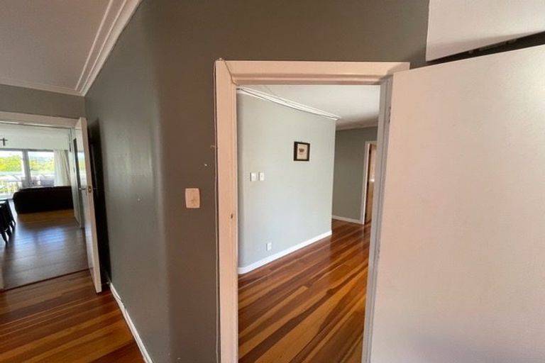 Photo of property in 23 Tobruk Crescent, Milford, Auckland, 0620