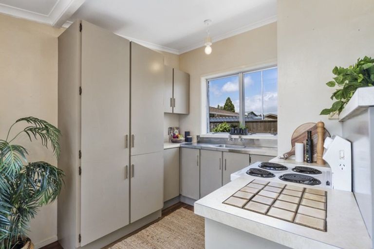 Photo of property in 27 Tukapa Street, Westown, New Plymouth, 4310