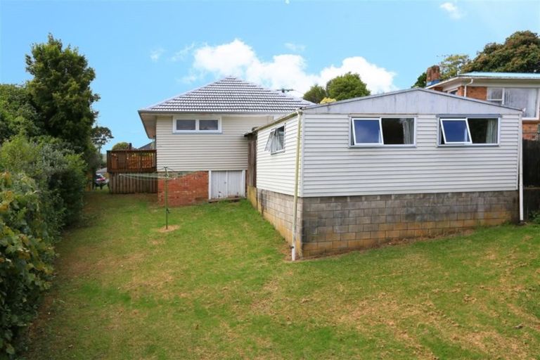 Photo of property in 124 Flanshaw Road, Te Atatu South, Auckland, 0610